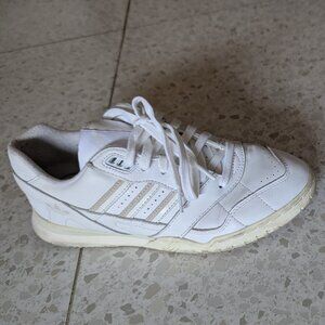 Adidas AR trainer triple white - size 7